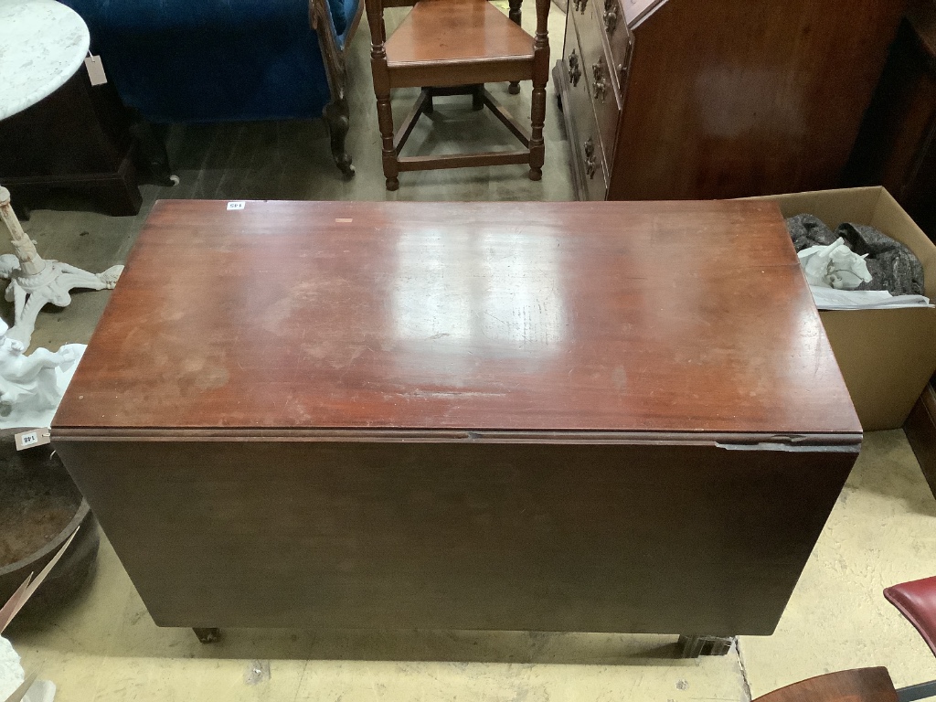 A George III mahogany drop leaf extending dining table, length 166cm extended, width 140cm, height 73cm